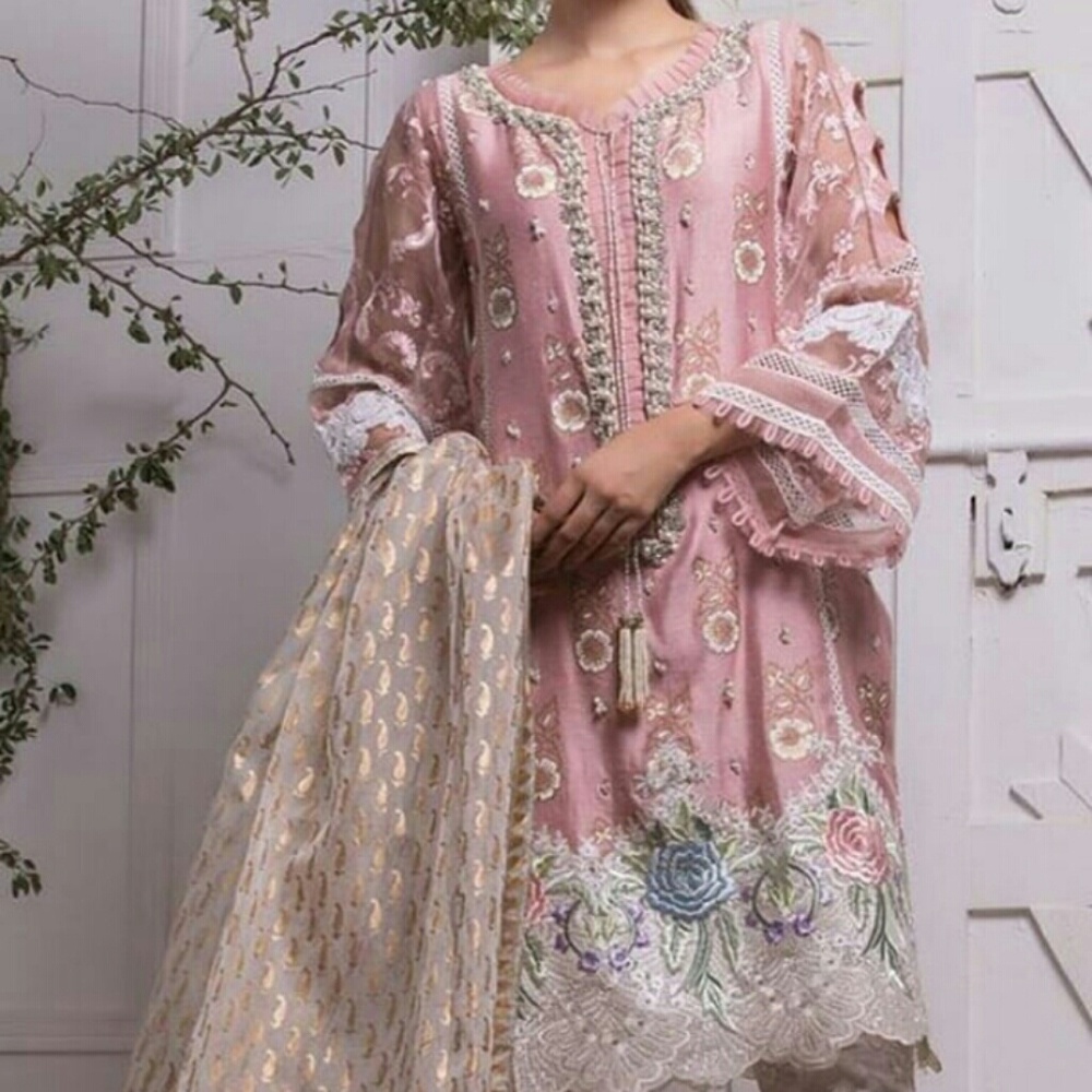 Pakistani shalwar kameez